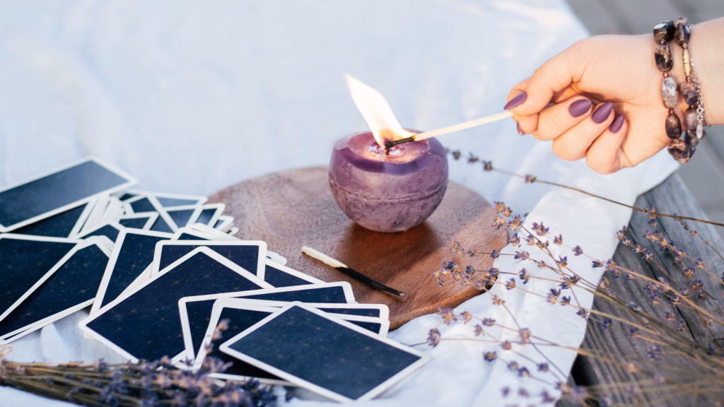 Cómo el Tarot Puede Ayudarte a Tomar Mejores Decisiones